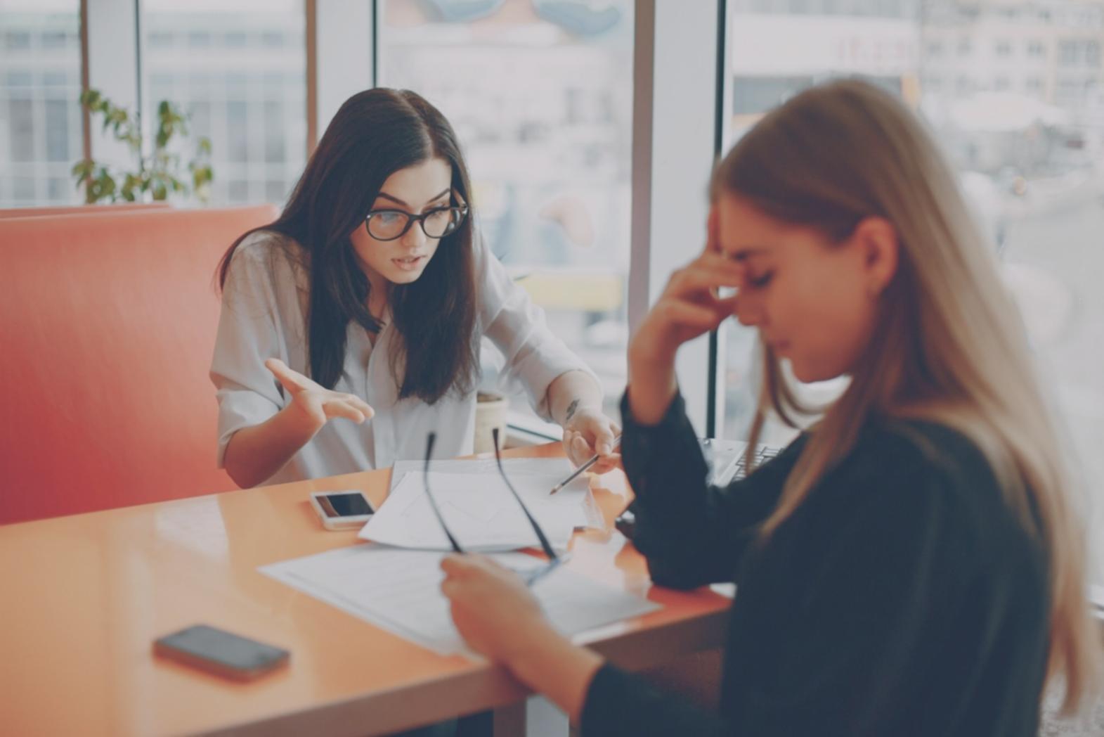 Ambiente de aprendizaje colaborativo en sesión de finanzas personales